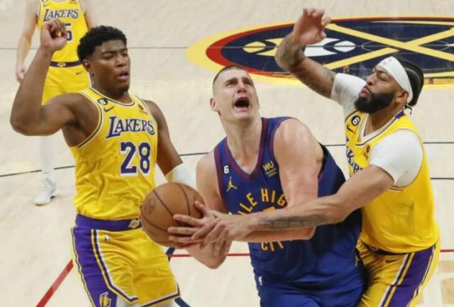 虎扑nba-变阵！曝湖人G2欲用八村垒首发 大杀阵围剿约基奇